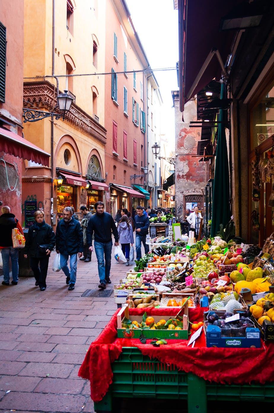 Via Pescherie produce market