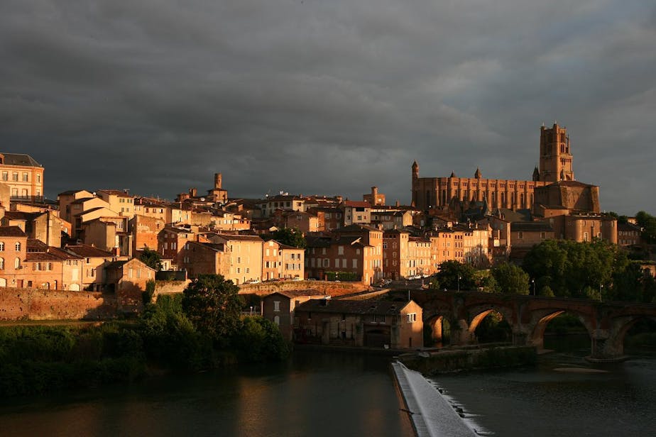 albi and river tarn at sunset