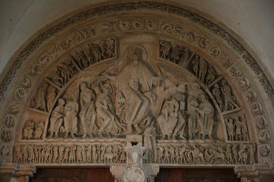Central Tympanum: Mission of the Apostles