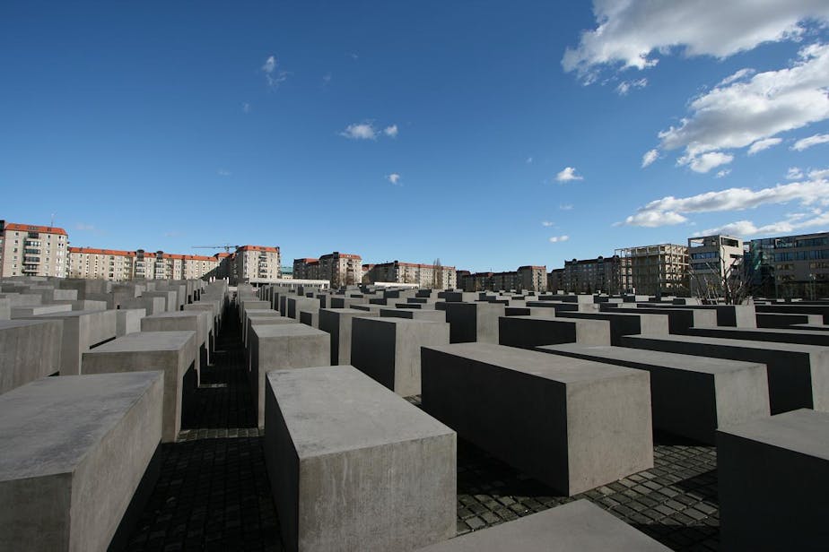 memorial to murdered jews