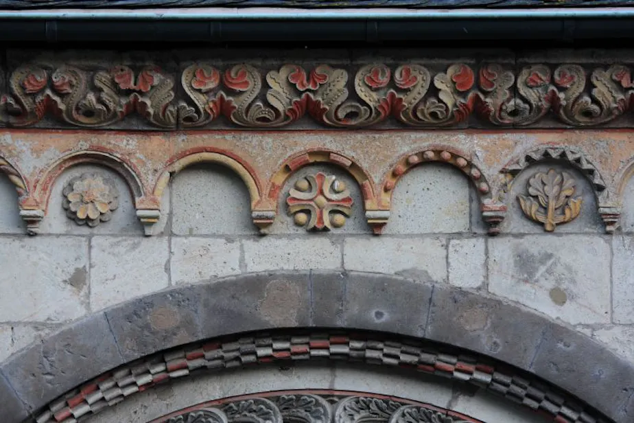 Romanesque decorations