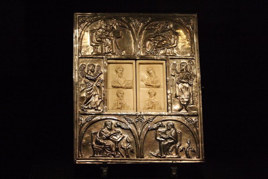 silver book cover (1170)