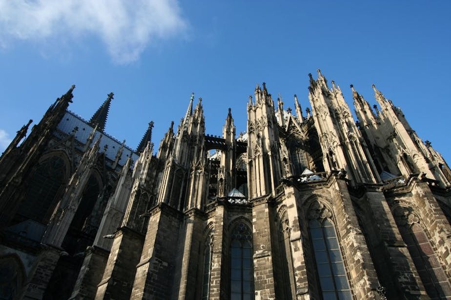 Flying buttresses