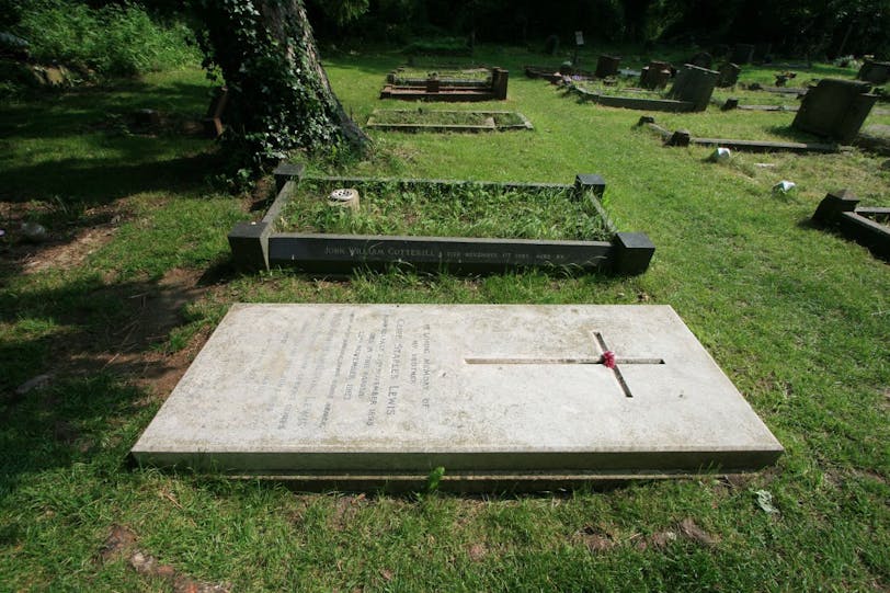 grave of c.s. lewis