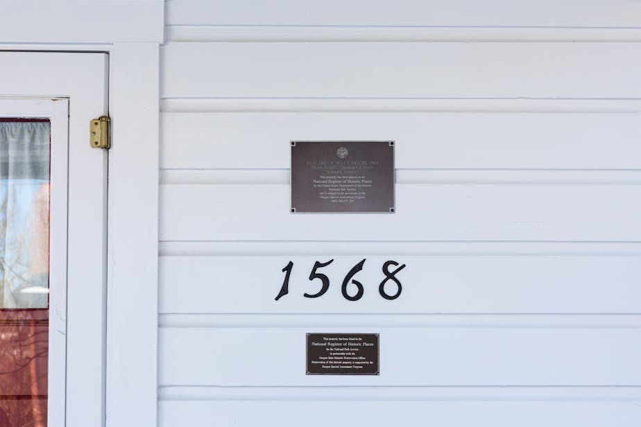 Plaques, Elizabeth Watt House (1568 Chemeketa St NE) - Salem, Oregon