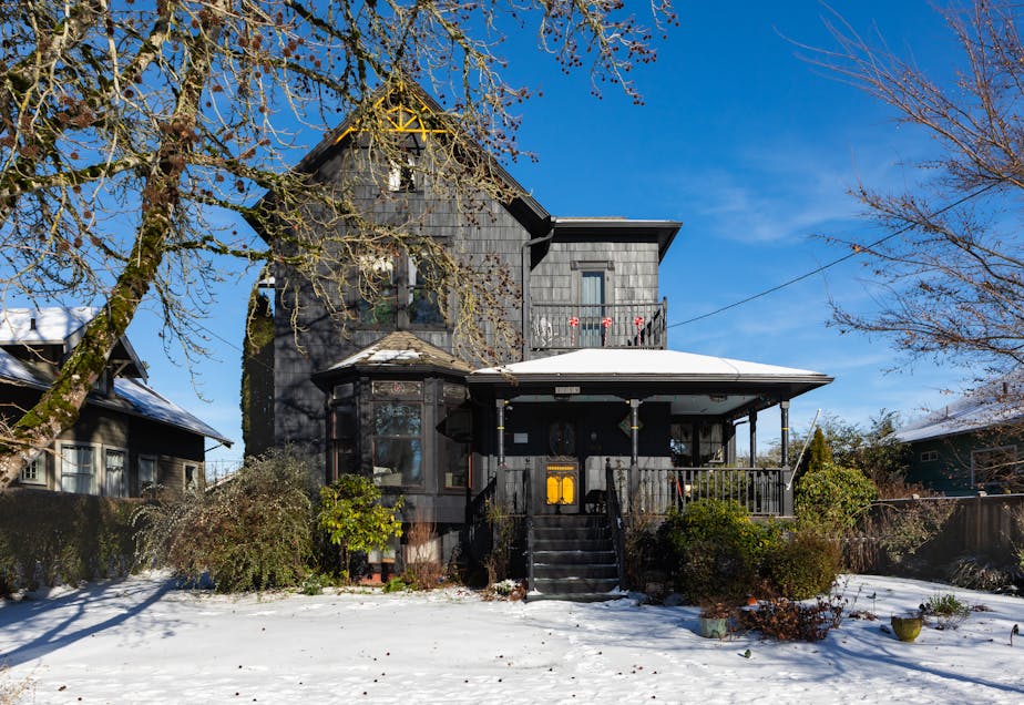 Wiggins-Crawford House (1759 Court St NE) - Salem, Oregon