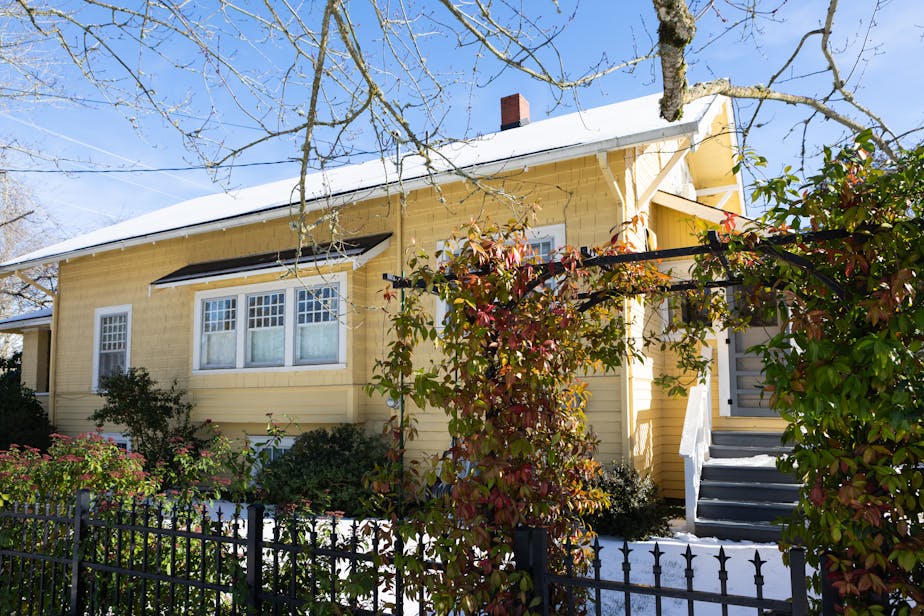 Side View, Mitchell-Hill House (1808 Court St NE) - Salem, Oregon