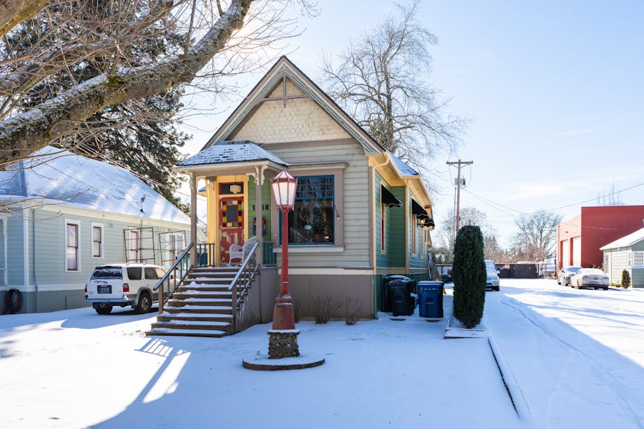 Second Simpson Cottage (1868 Court St NE) - Salem, Oregon
